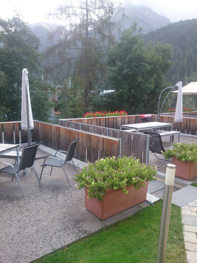 Feriendorf Uorsin Scuol Buitenkant foto